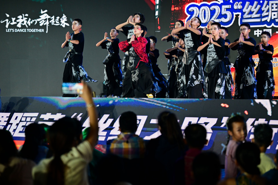 bxZCO, src, 动中进行斗