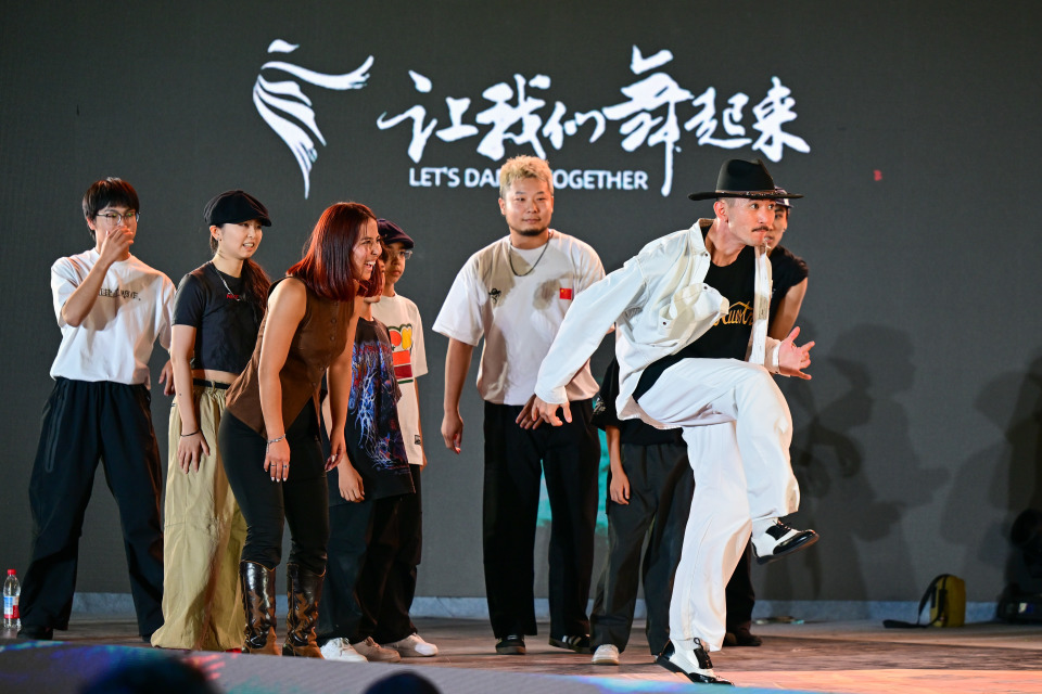 丁磊, om