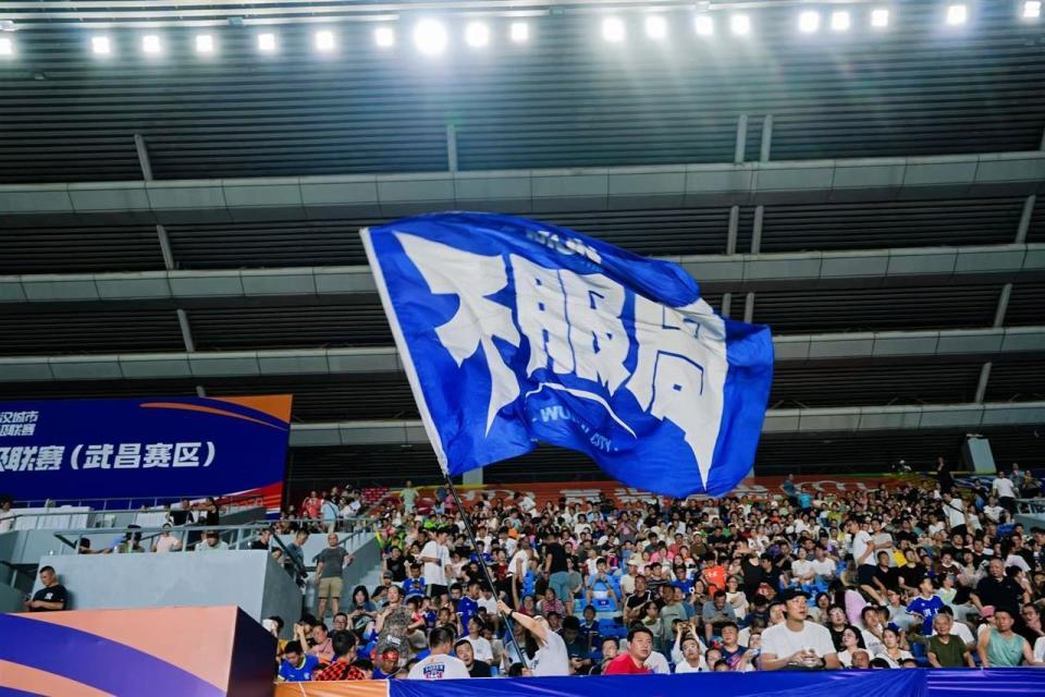 tV, 场上拼抢愈, com