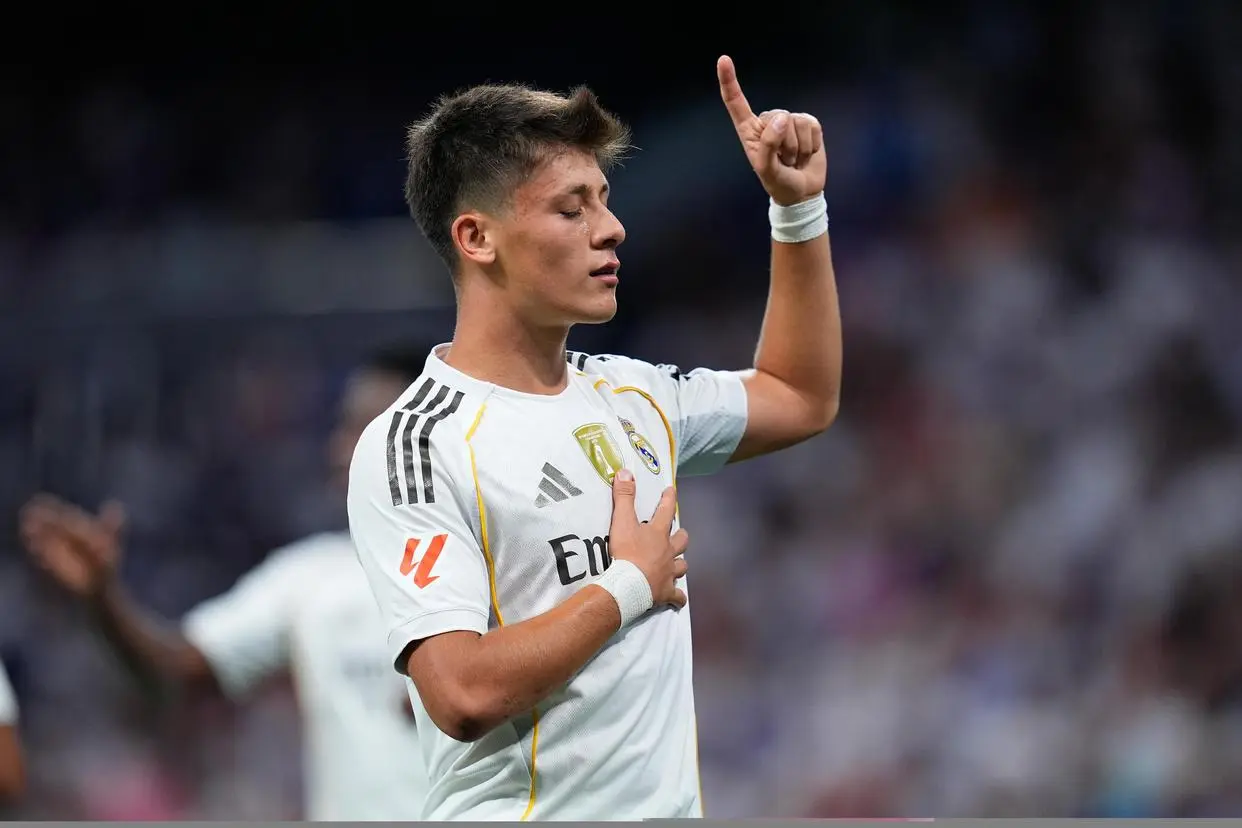 而在他缺席 而在他缺席